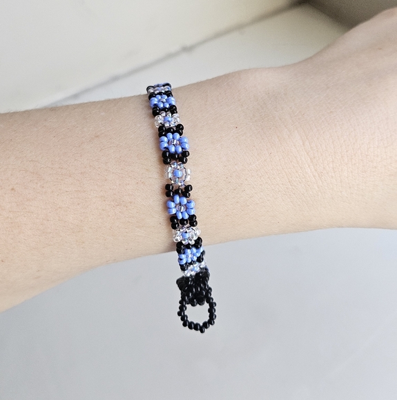 Beaded Flowet Bracelet in Blue and Black - Picture 4 of 13